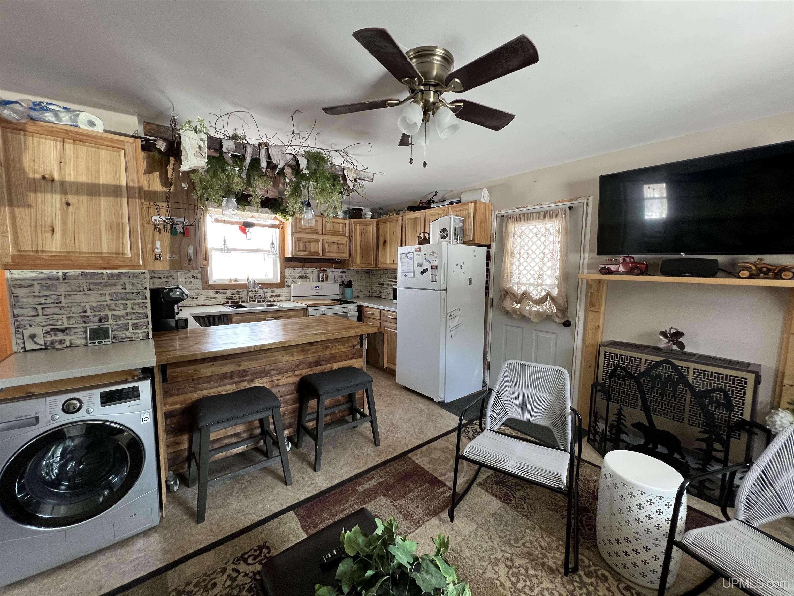 E7570 Co Road Wetmore, MI 49895 - Photo 4 of 38
