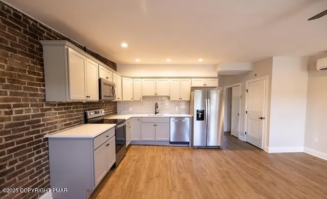 $1,975 | 611 Main Street, Unit 301, Stroudsburg, PA 18360