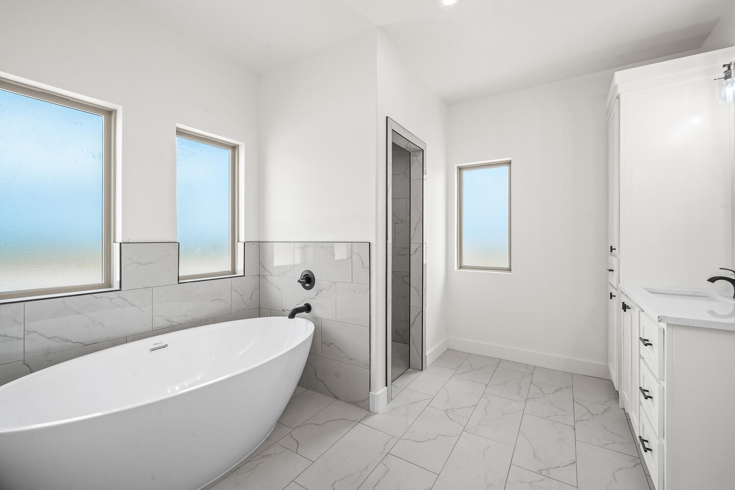 7205 East F M 41 Slaton, TX 79364 - Photo 11 of 47 a bathroom with a bathtub and a sink