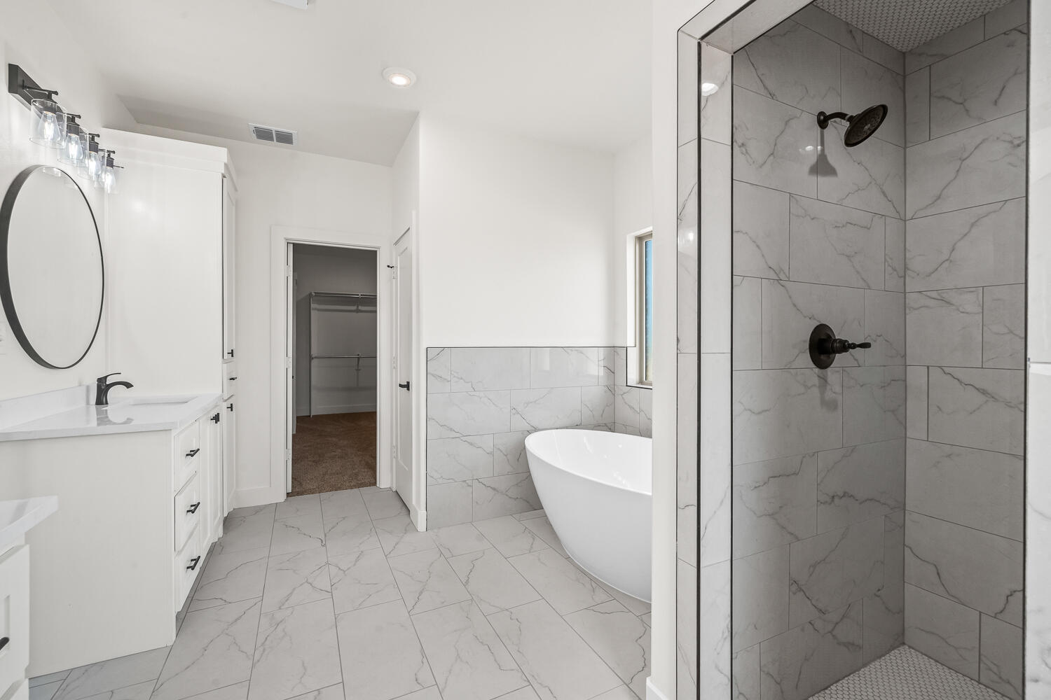 7205 East F M 41 Slaton, TX 79364 - Photo 10 of 47 a spacious bathroom with a tub a toilet and a sink