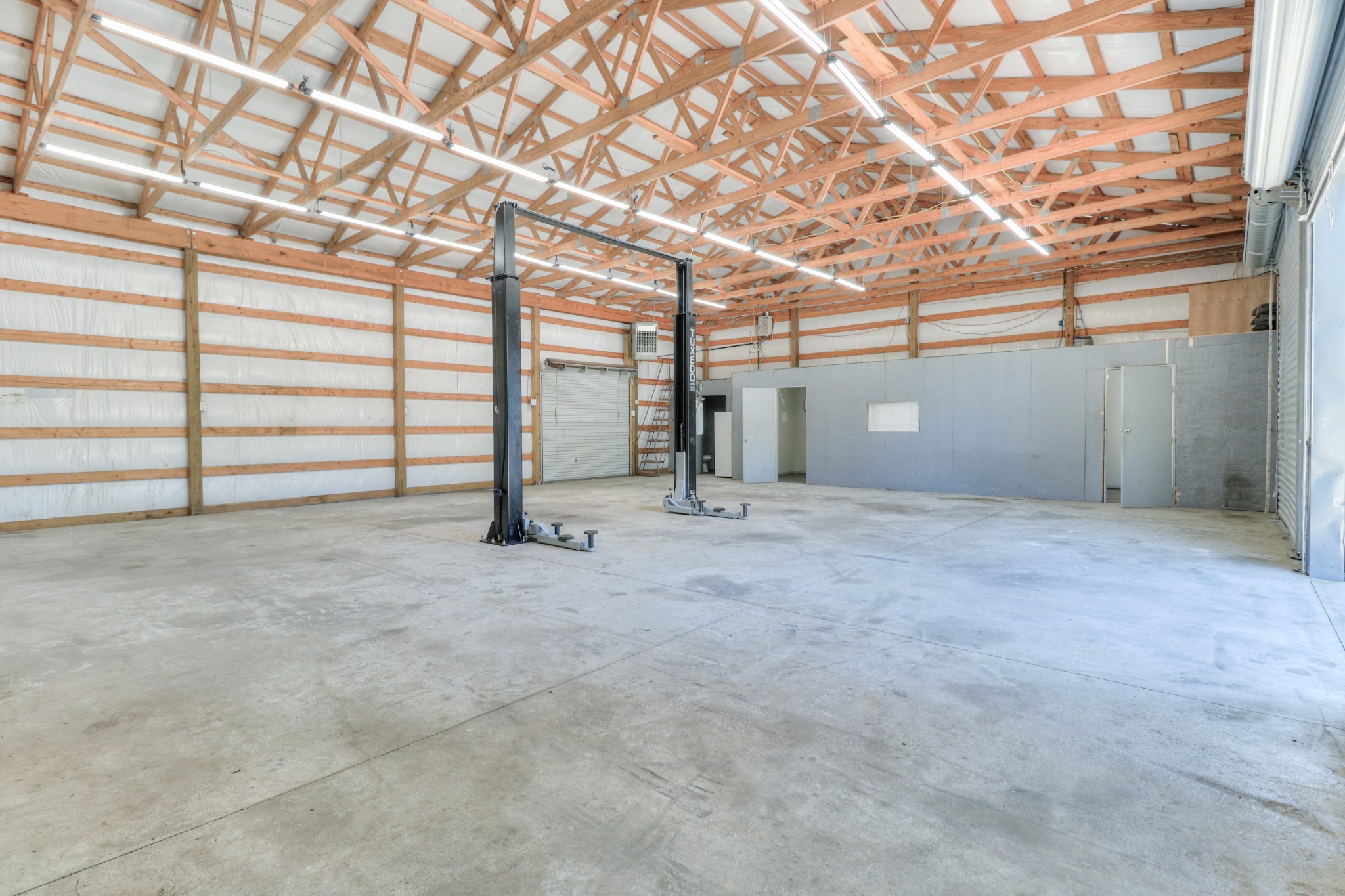 4437 Hickerson Road Manchester, TN 37355 - Photo 11 of 27 a view of empty room with wooden floor