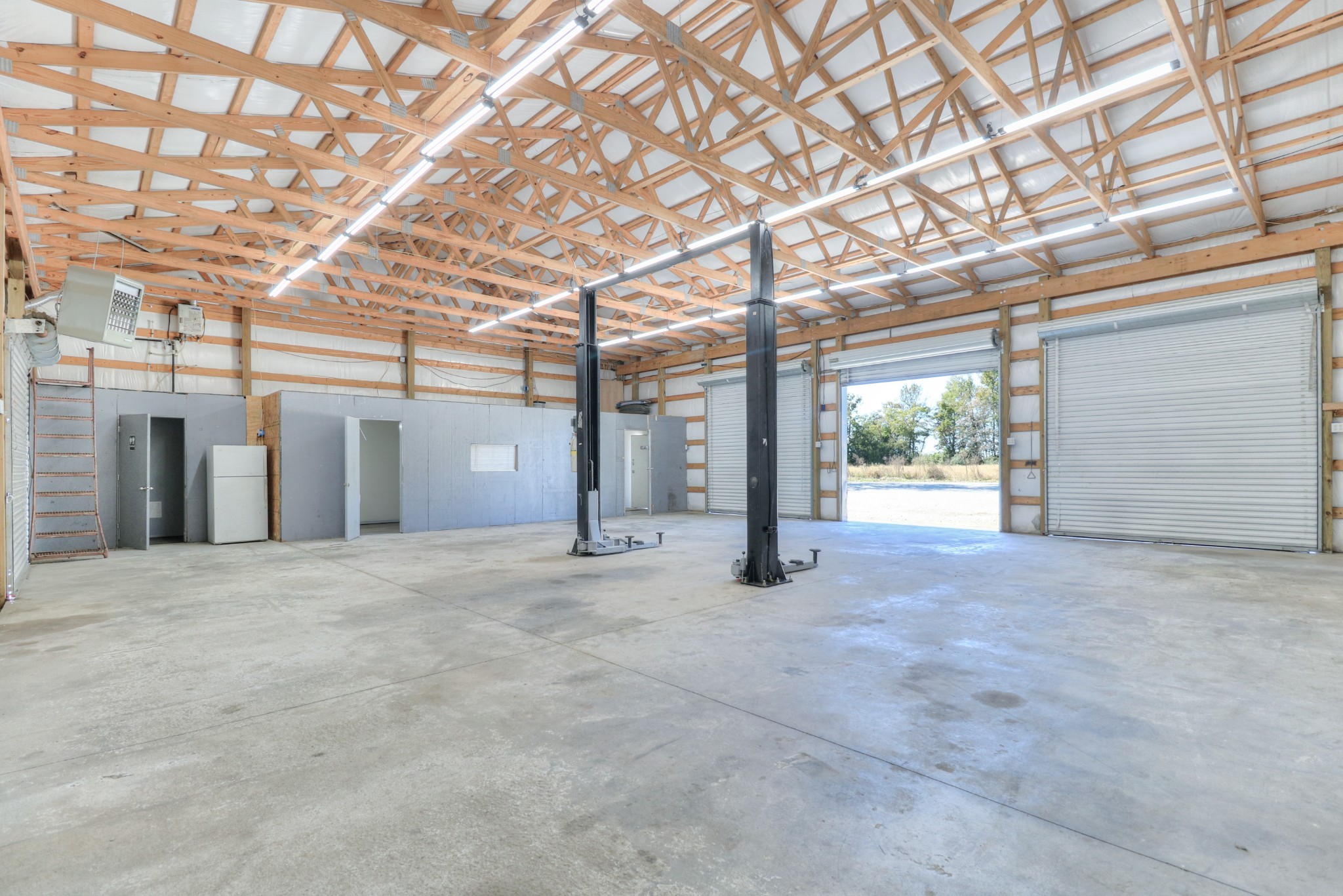4437 Hickerson Road Manchester, TN 37355 - Photo 12 of 27 a view of large room with large window