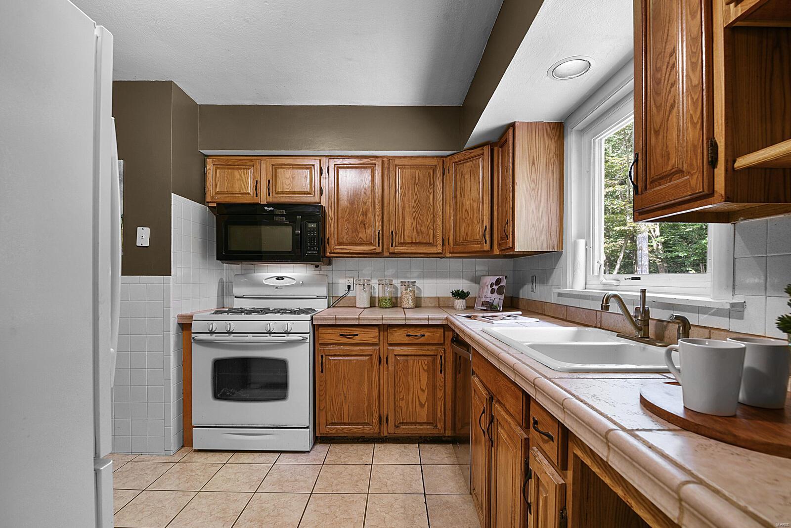 237 Timbercrest Road St. Louis, MO 63122 - Photo 7 of 16