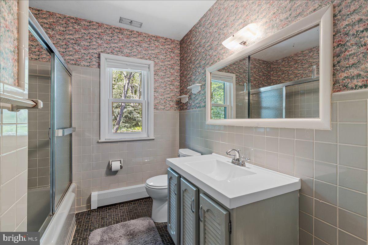 6912 Highbridge Road Bowie, MD 20720 - Photo 14 of 42 Hall Bath