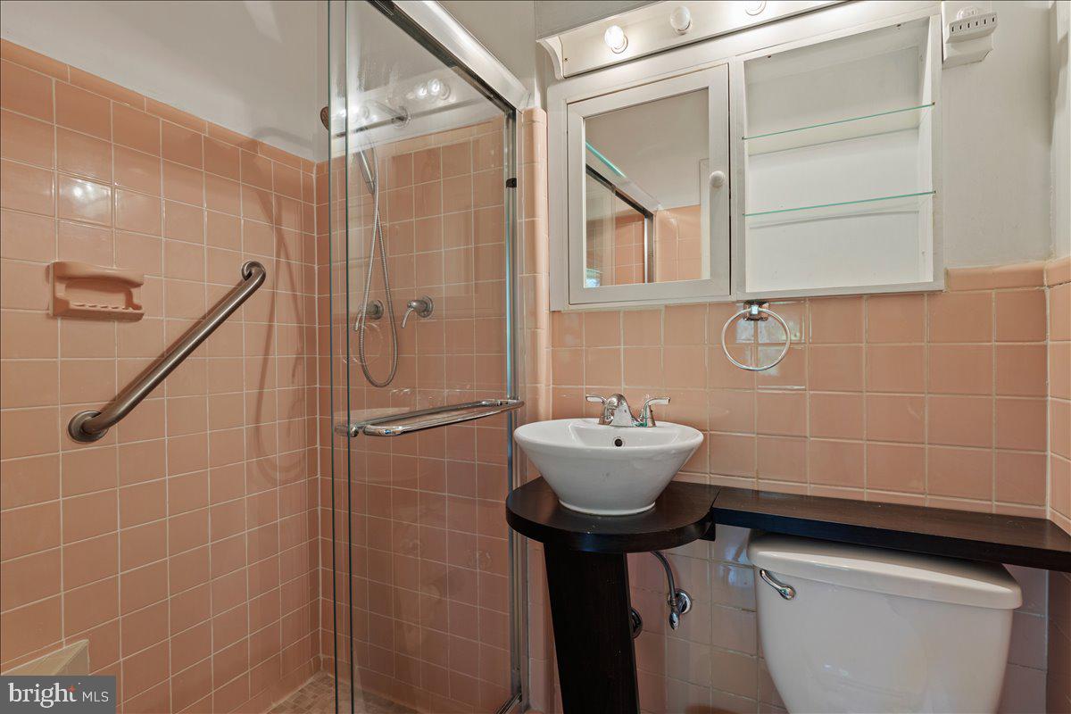 6912 Highbridge Road Bowie, MD 20720 - Photo 19 of 42 Primary Bath w/ Shower