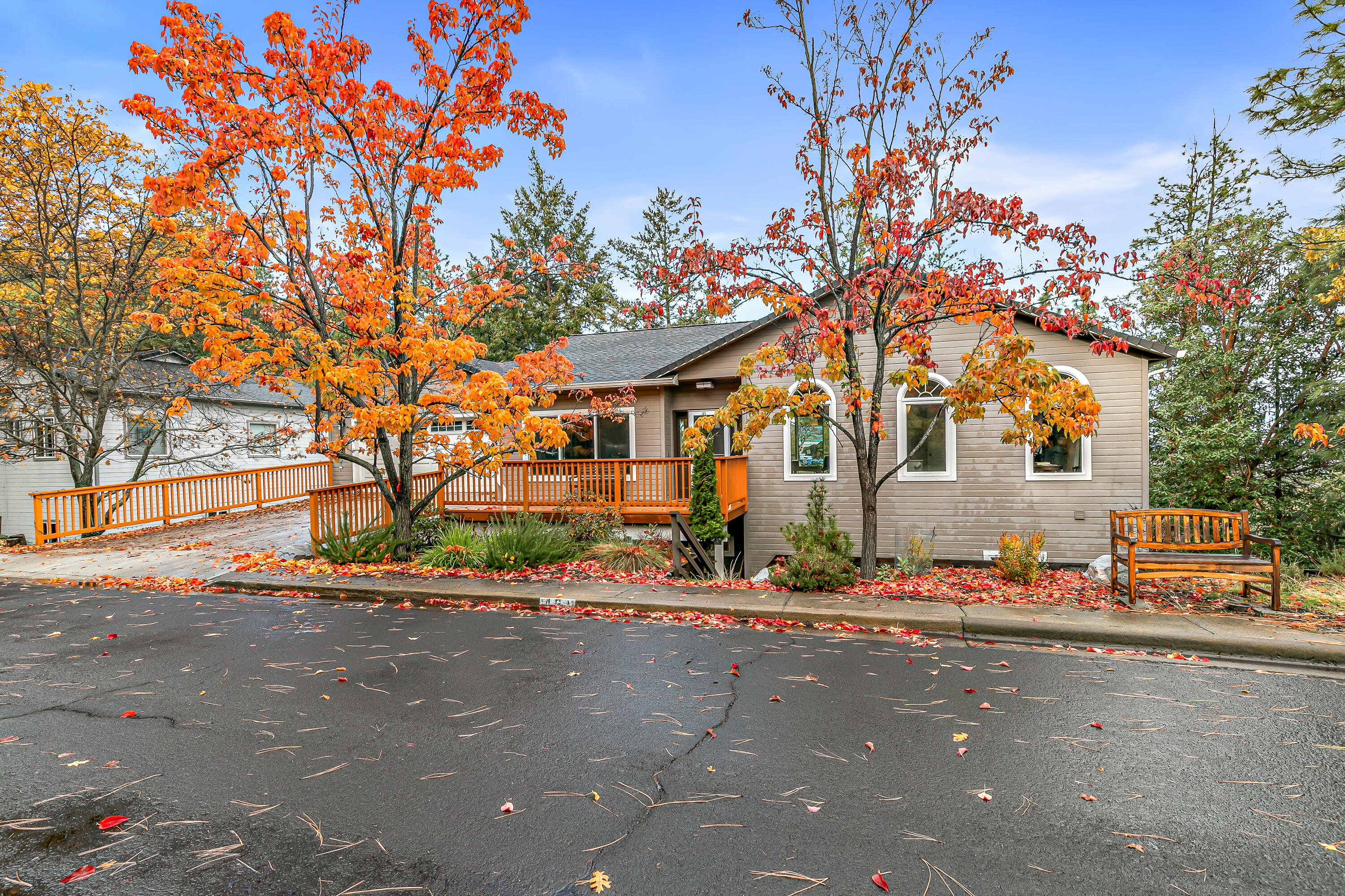 461 Waterline Road Ashland, OR 97520 - Photo 7 of 34 9R9A8559