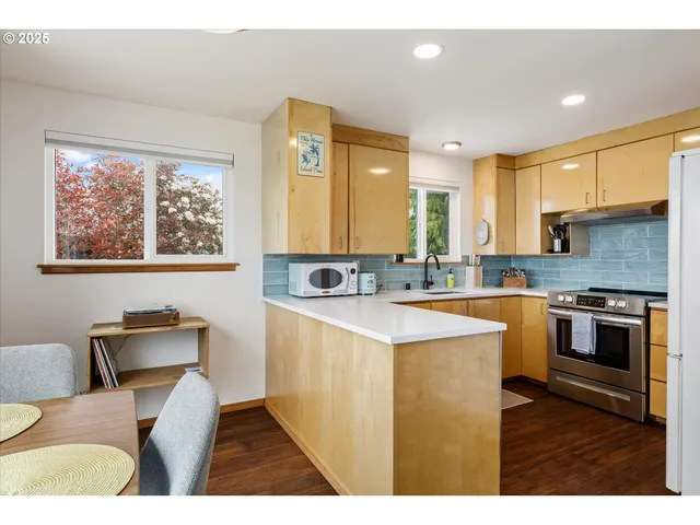 $649,500 | 4849 East Berg Road, Clinton, WA 98236