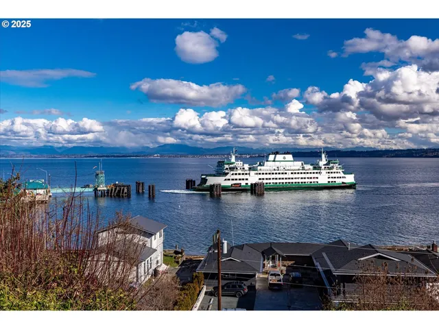 $649,500 | 4849 East Berg Road, Clinton, WA 98236