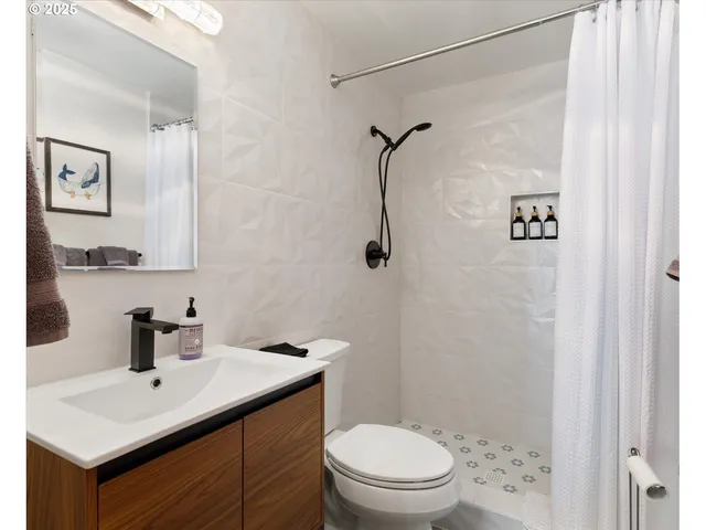 $649,500 | 4849 East Berg Road, Clinton, WA 98236