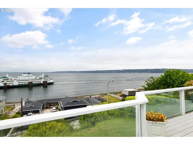 $649,500 | 4849 East Berg Road, Clinton, WA 98236