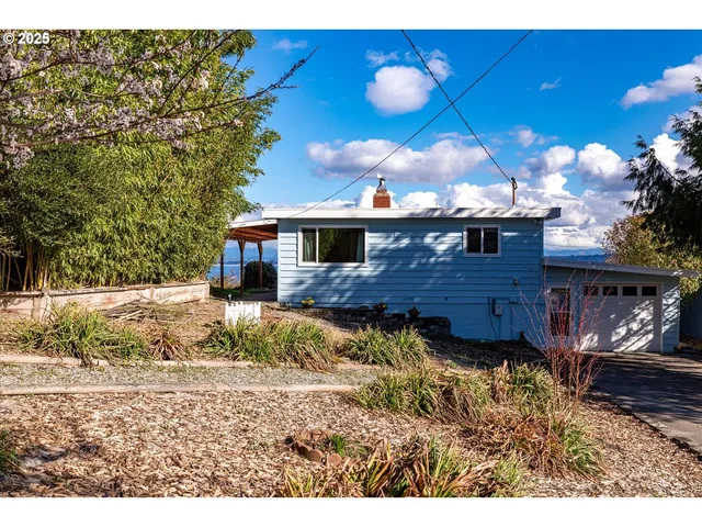 $649,500 | 4849 East Berg Road, Clinton, WA 98236