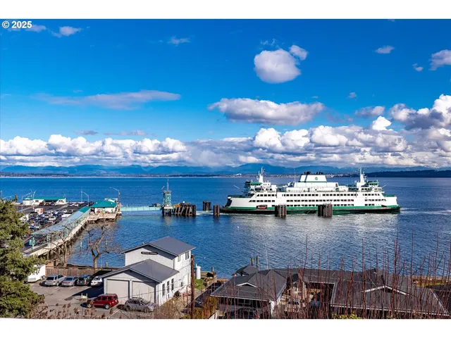 $649,500 | 4849 East Berg Road, Clinton, WA 98236