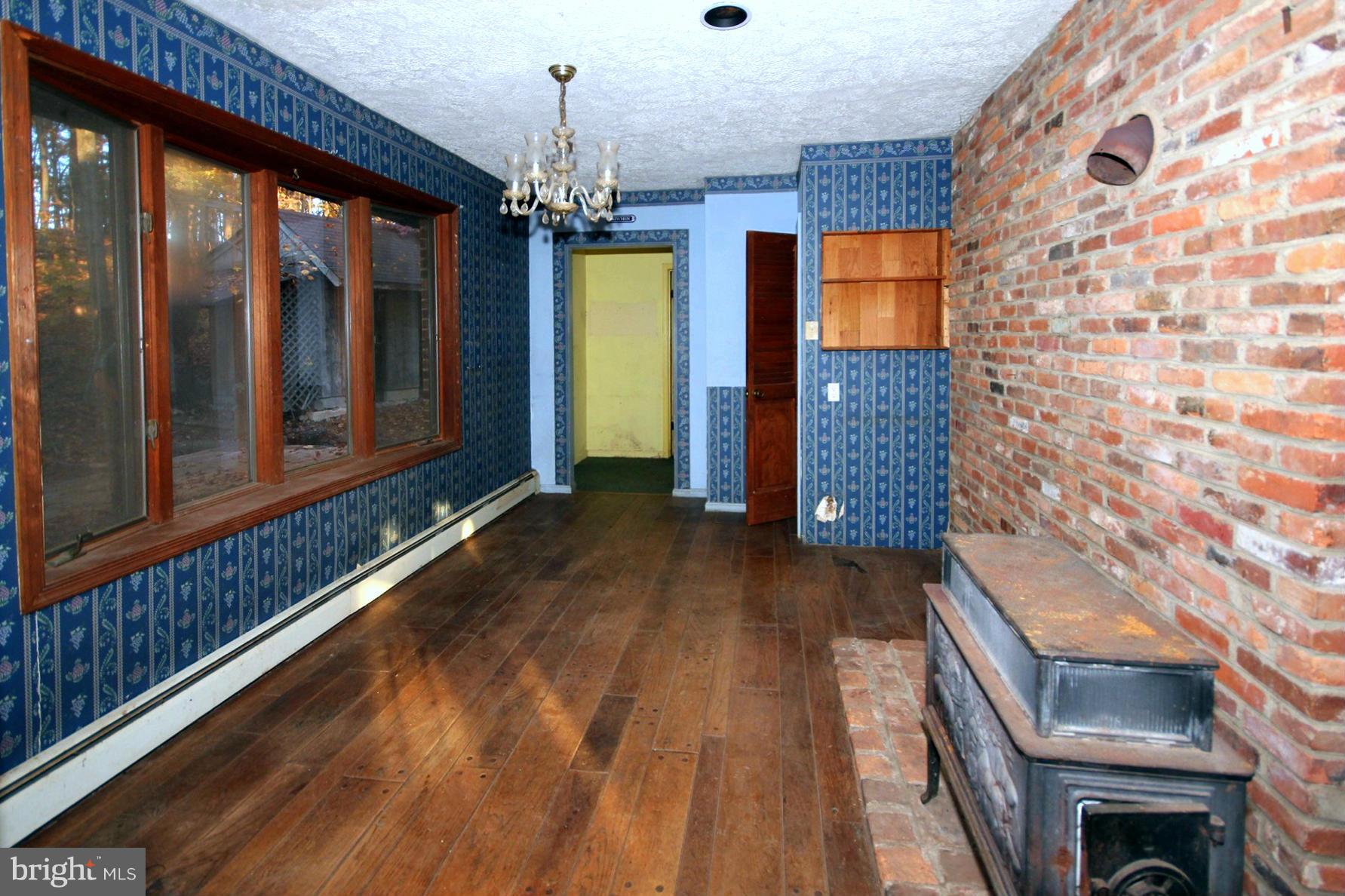 6915 Brooks Road Highland, MD 20777 - Photo 11 of 27 Interior (General)