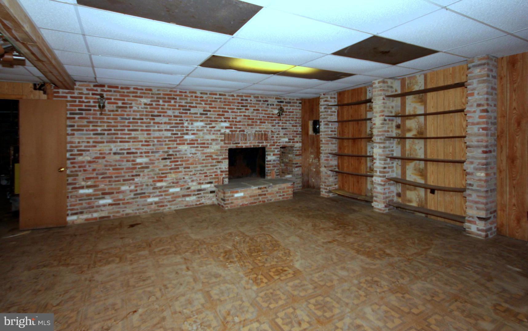 6915 Brooks Road Highland, MD 20777 - Photo 4 of 27 Interior (General)