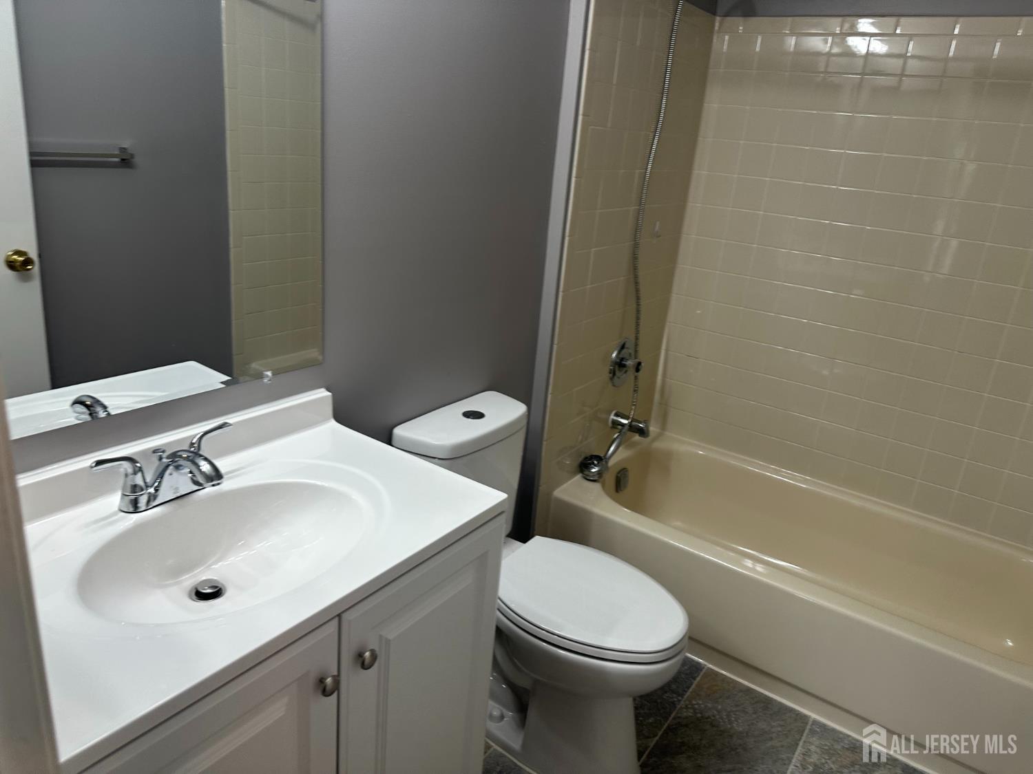 304 Wimbeldon Court North Brunswick, NJ 08902 - Photo 11 of 19