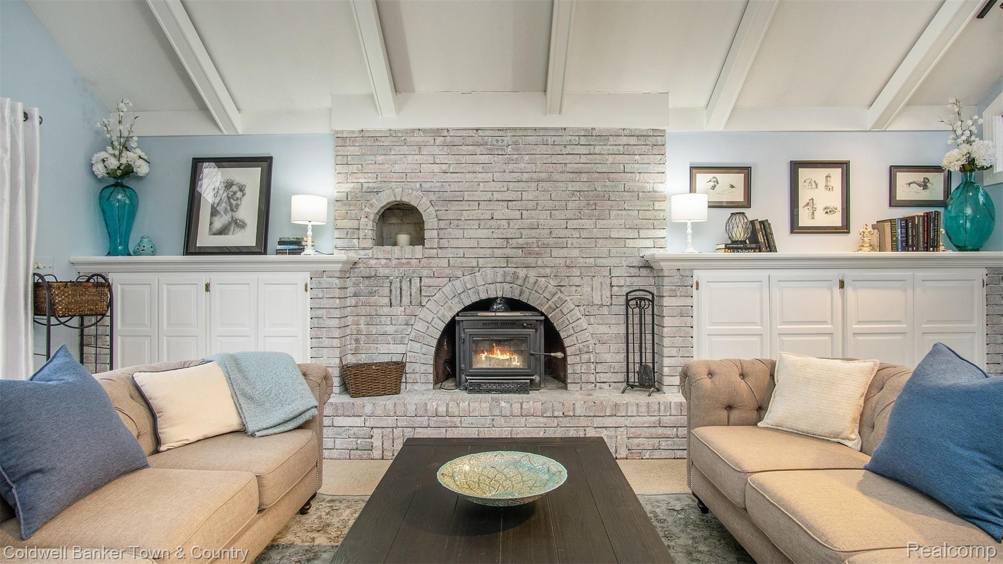 5186 Golf Club Road Howell, MI 48843 - Photo 6 of 30 Living Room with Cathedral Ceilings