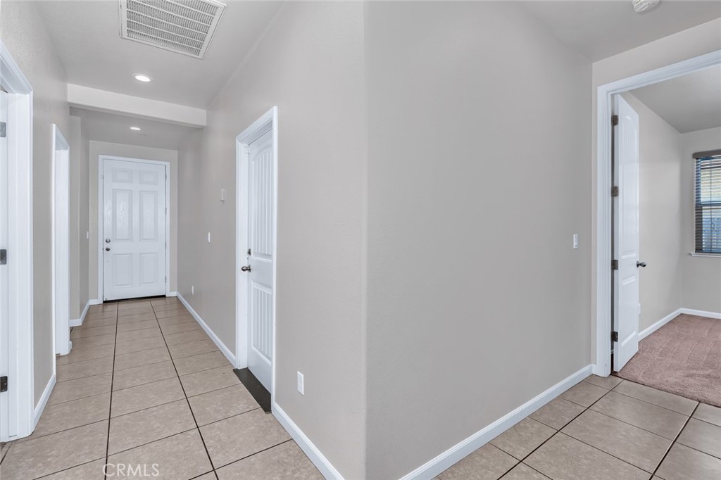 1476 Dynes Street Merced, CA 95348 - Photo 31 of 39 hallway