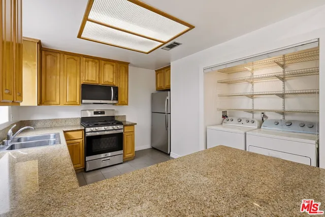 $849,000 | 4838 Elmwood Avenue, Unit 7, Los Angeles, CA 90004