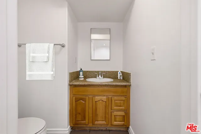 $849,000 | 4838 Elmwood Avenue, Unit 7, Los Angeles, CA 90004