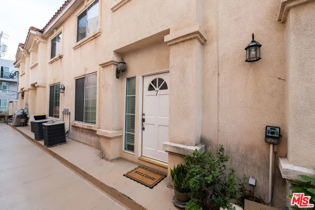 $849,000 | 4838 Elmwood Avenue, Unit 7, Los Angeles, CA 90004