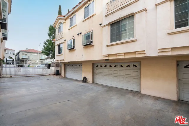 $849,000 | 4838 Elmwood Avenue, Unit 7, Los Angeles, CA 90004