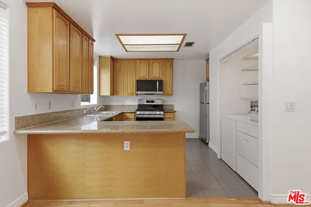 $849,000 | 4838 Elmwood Avenue, Unit 7, Los Angeles, CA 90004