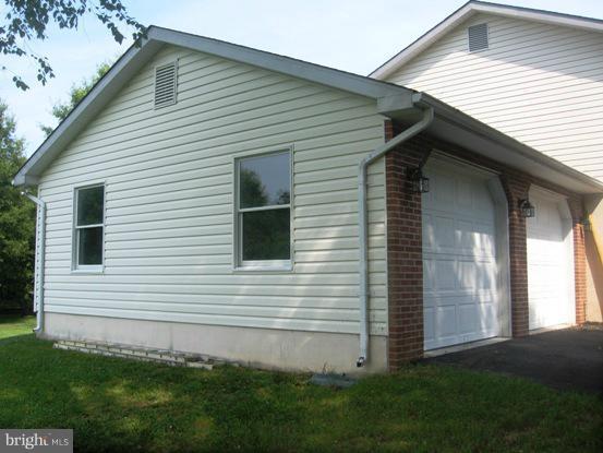 60 Fieldstone Road Elkton, MD 21921 - Photo 8 of 30 Exterior Garage