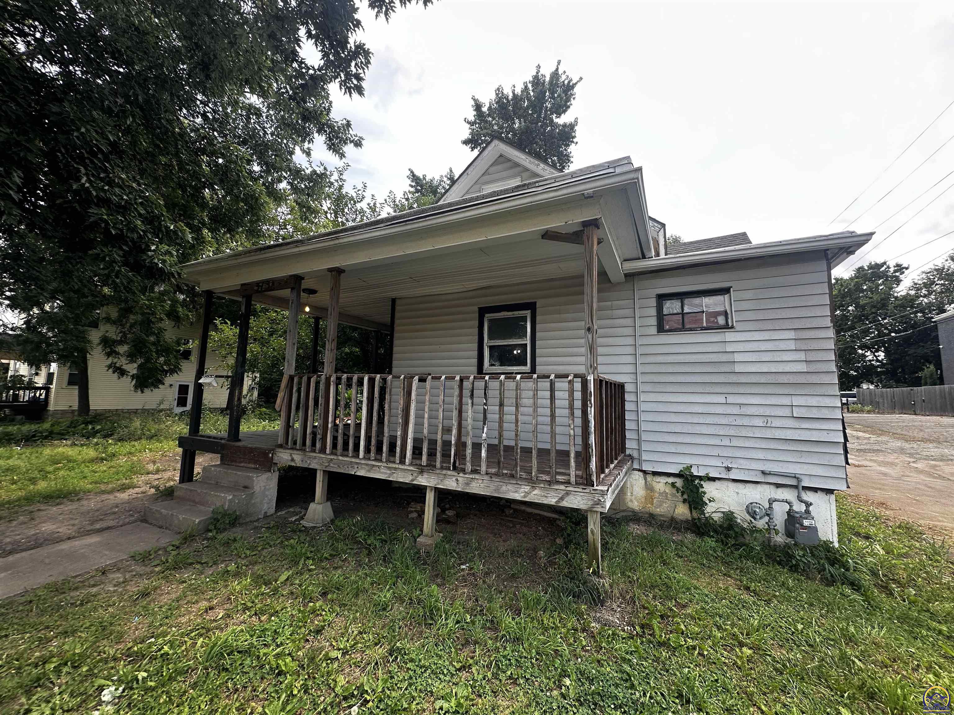 313 Southwest 13th Street Topeka, KS 66612 - Photo 1 of 23