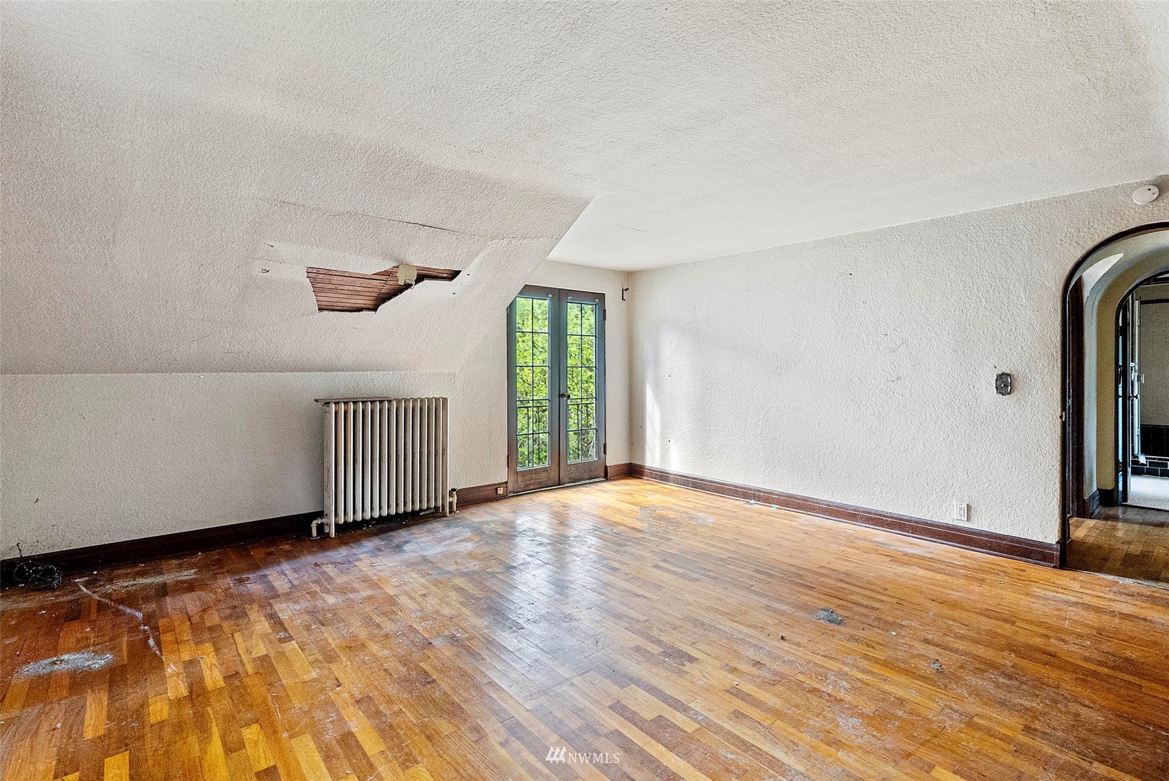 16601 Delano Road Southwest Lakebay, WA 98349 - Photo 20 of 31 a view of an empty room with wooden floor and a window