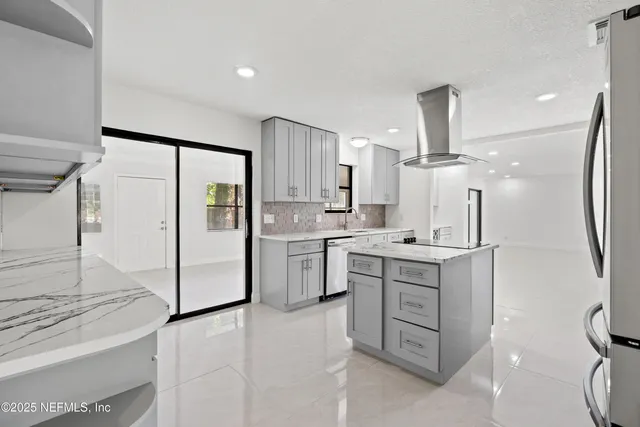 a view of a livingroom with a ceiling fan and wooden floor