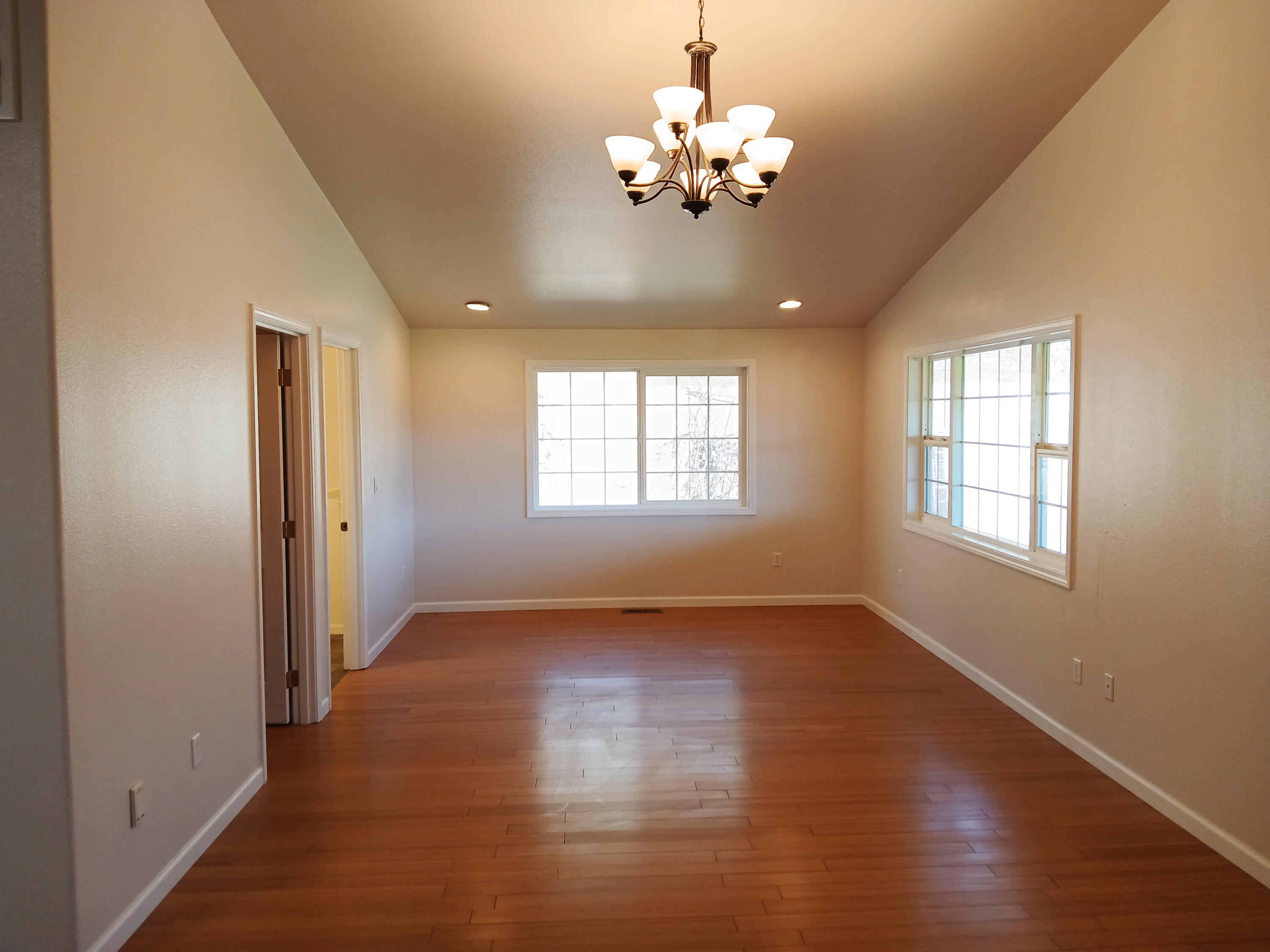 1360 West Linn Road Eagle Point, OR 97524 - Photo 18 of 42