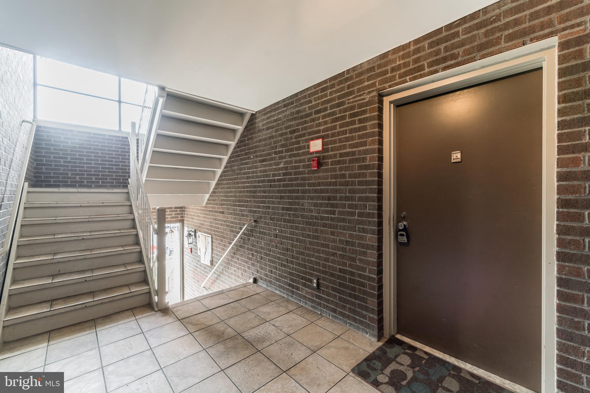 6240 Edsall Road, Unit 301 Alexandria, VA 22312 - Photo 2 of 28
