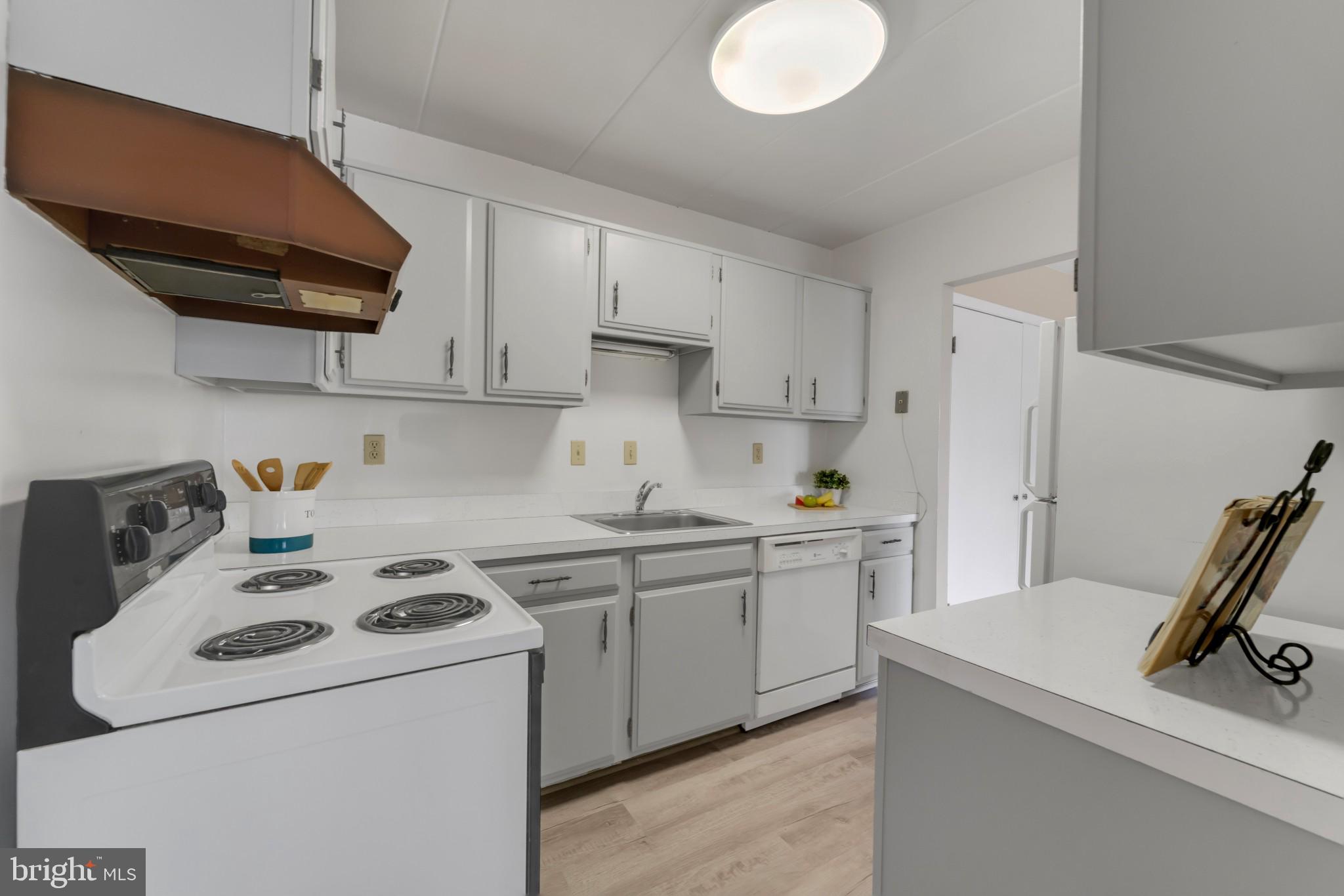 6240 Edsall Road, Unit 301 Alexandria, VA 22312 - Photo 8 of 28 Brand new floors