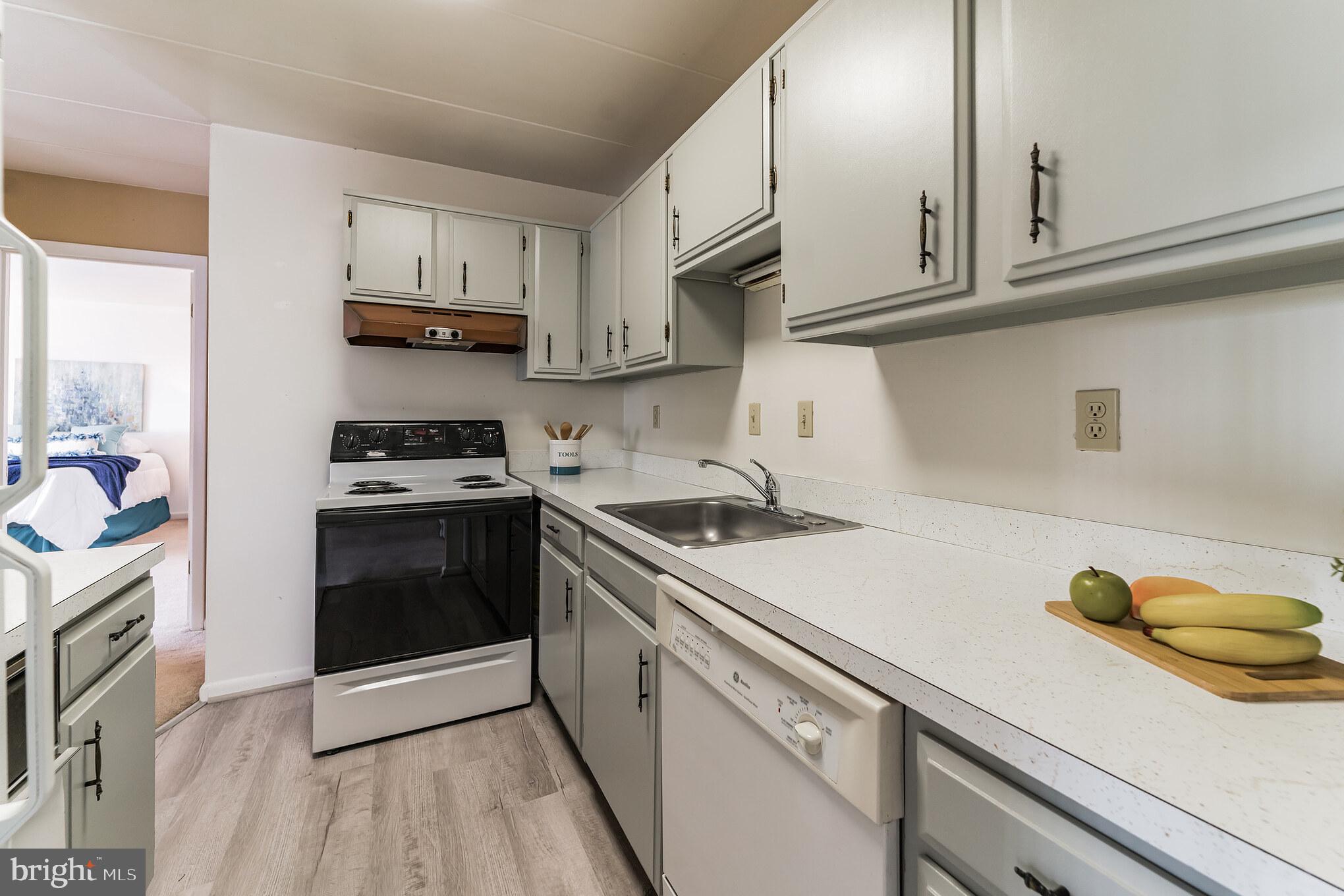 6240 Edsall Road, Unit 301 Alexandria, VA 22312 - Photo 9 of 28