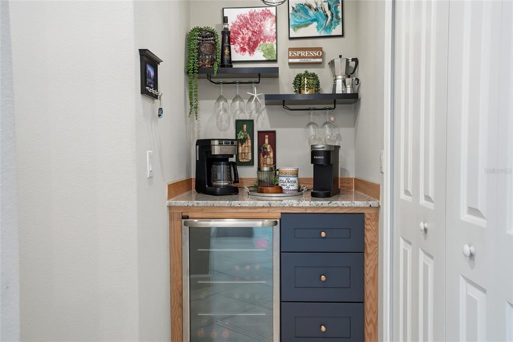 1370 White Fox Run Lutz, FL 33549 - Photo 13 of 49 a room with a microwave and cabinets