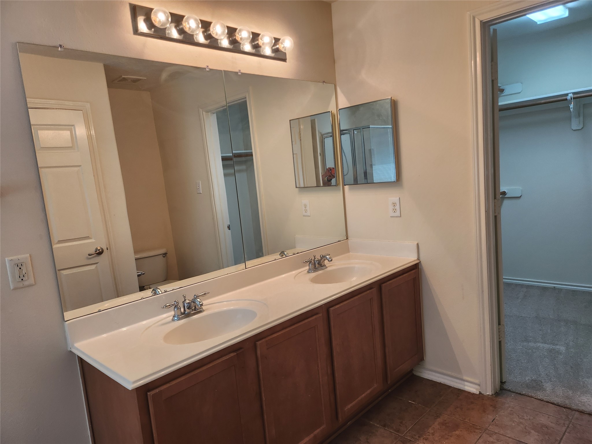 11509 Hackmatack Way Houston, TX 77066 - Photo 15 of 16 a bathroom with a sink and a mirror