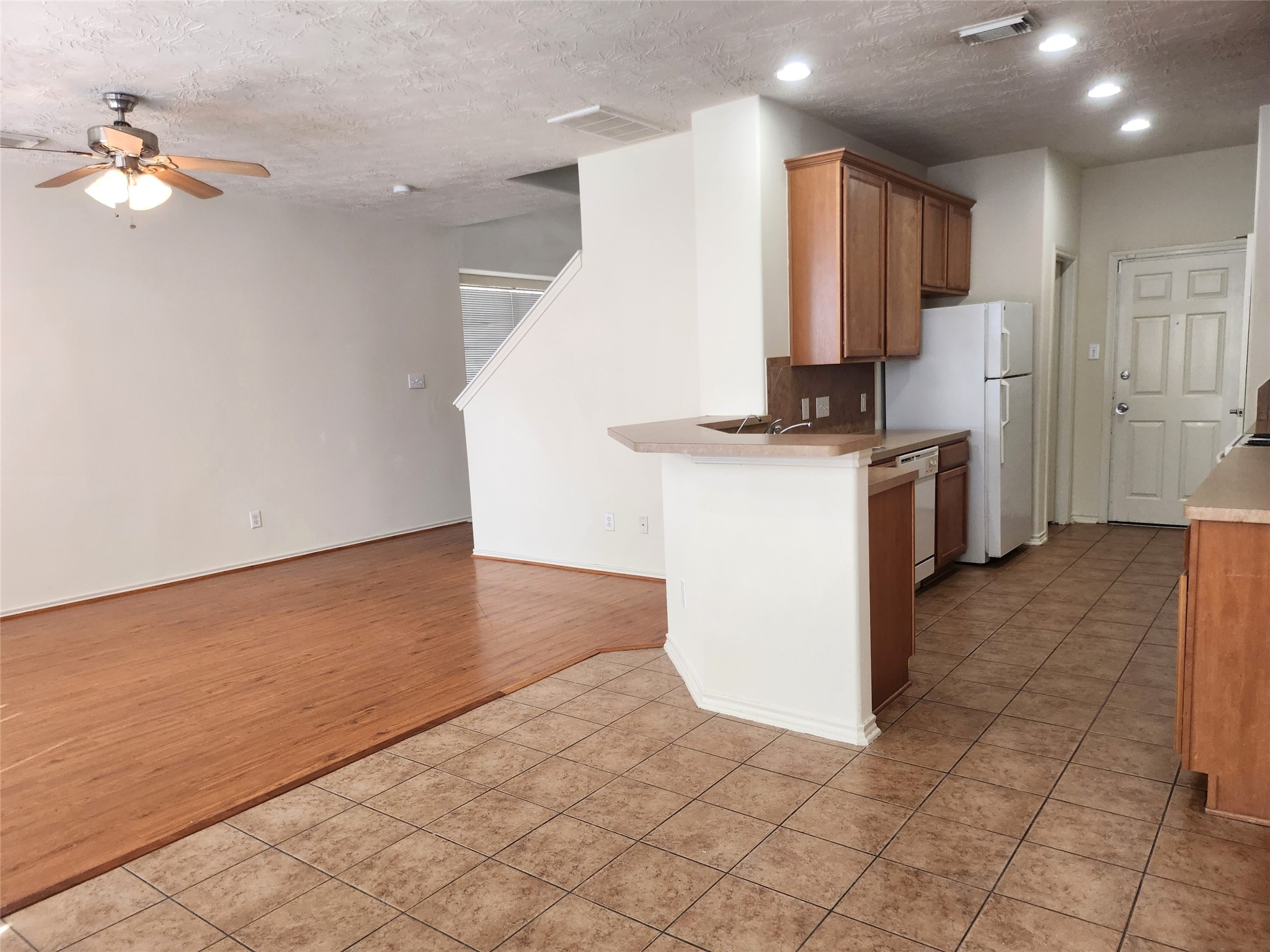 11509 Hackmatack Way Houston, TX 77066 - Photo 4 of 16 a kitchen with a sink cabinets and appliances