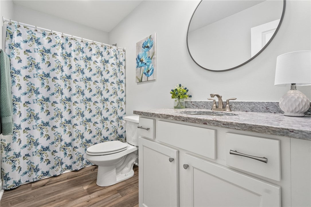 386 Bush Creek Road Opelika, AL 36804 - Photo 17 of 30 Large guest bath