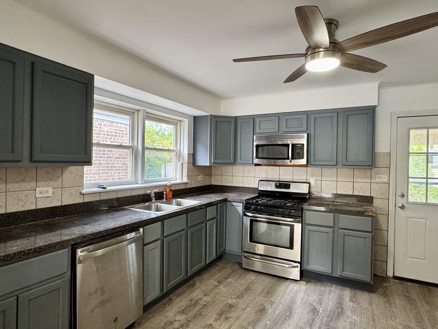 6328 North Troy Street Chicago, IL 60659 - Photo 6 of 28