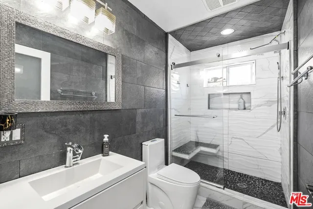 $845,000 | 3012 West 73rd Street, Los Angeles, CA 90043