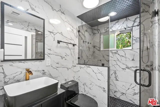 $845,000 | 3012 West 73rd Street, Los Angeles, CA 90043