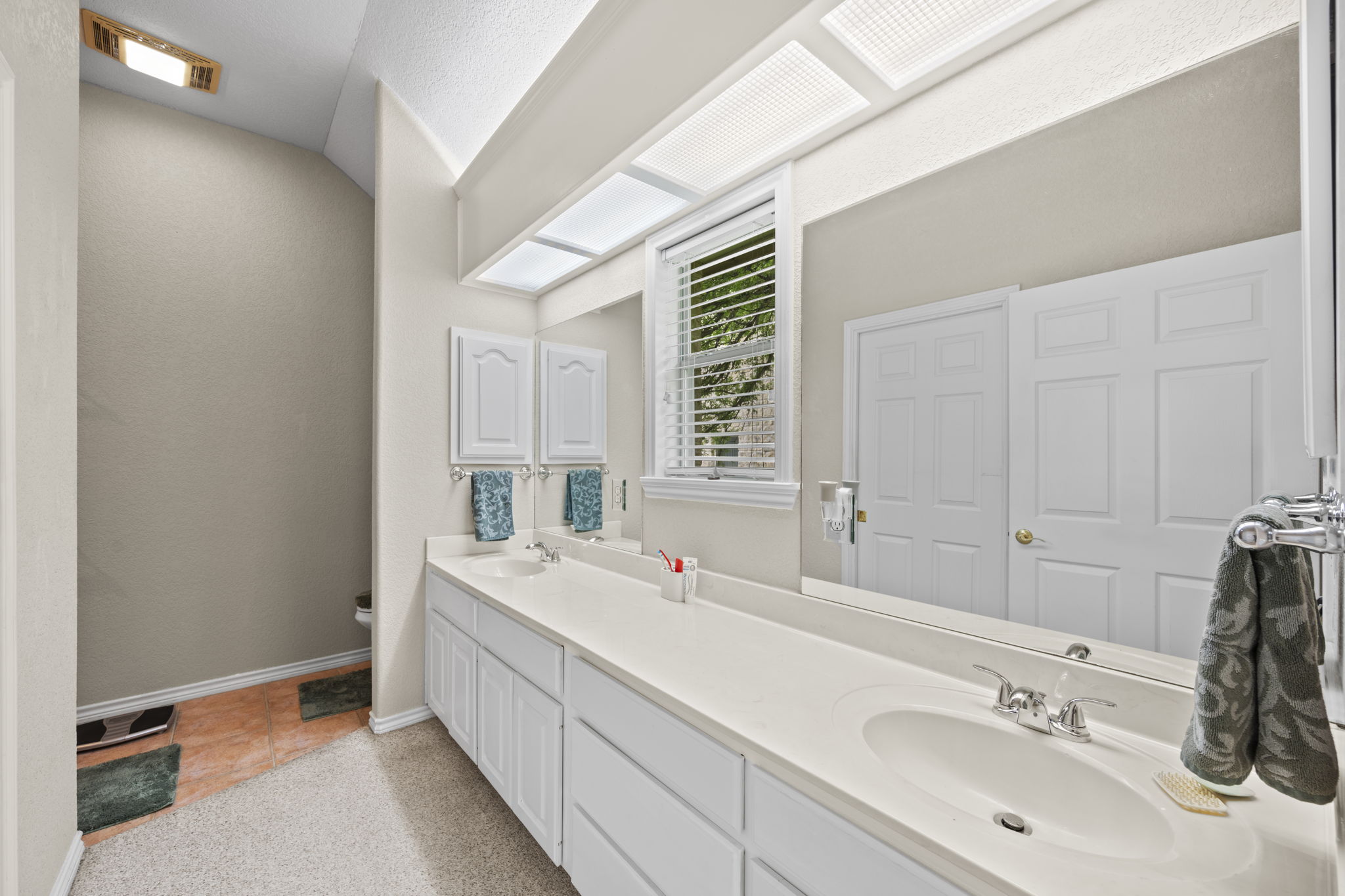 107 Stacey Cove Georgetown, TX 78628 - Photo 14 of 29 a bathroom with a double vanity sink mirror and