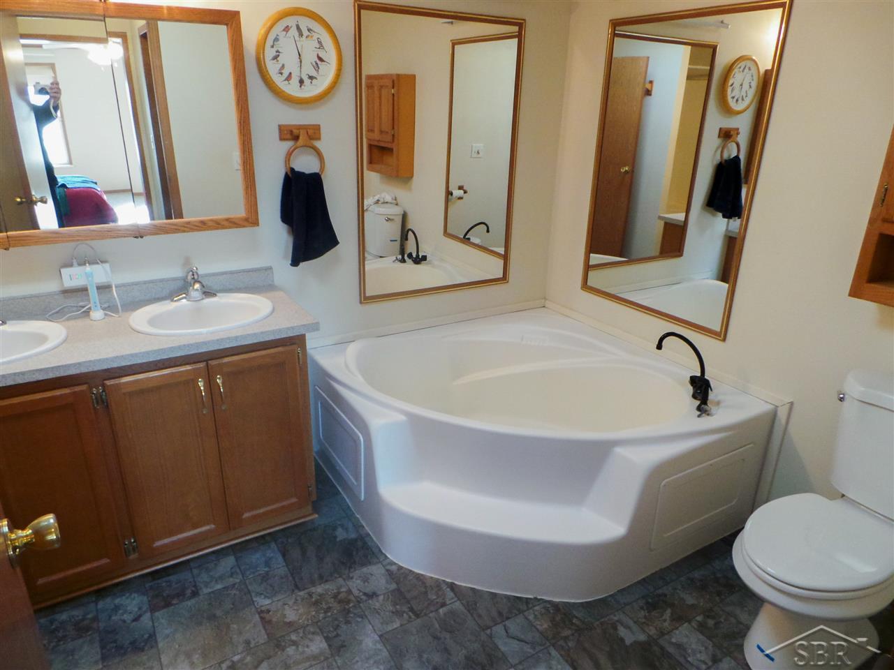 385 East Bennington Road Owosso, MI 48867 - Photo 13 of 16 Gallery Image 13