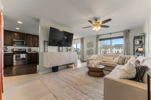 $289,999 | 740 Florence Street, Hampshire, IL 60140
