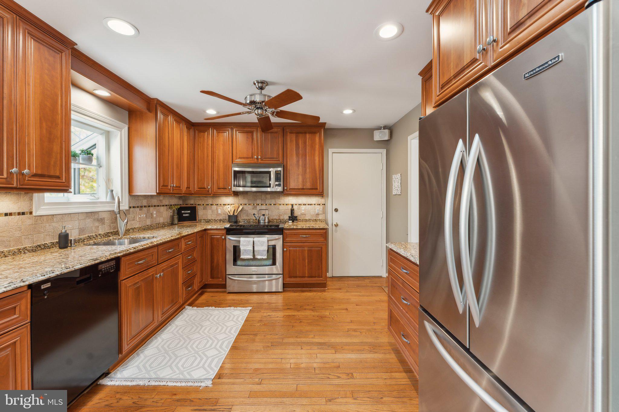 6513 Park View Court Springfield, VA 22152 - Photo 16 of 57 Kitchen