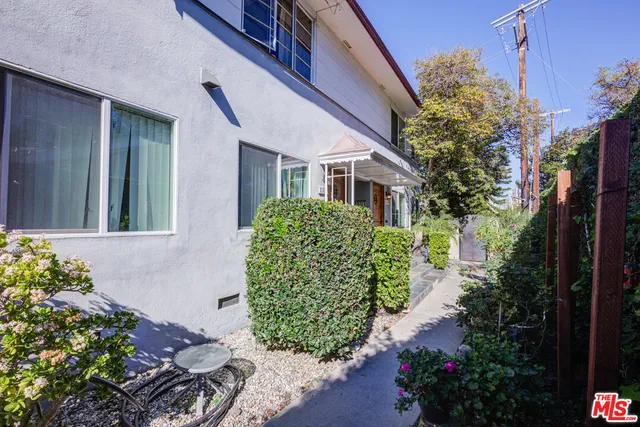 $2,300 | 8976 Cadillac Avenue, Unit 1/2, Los Angeles, CA 90034