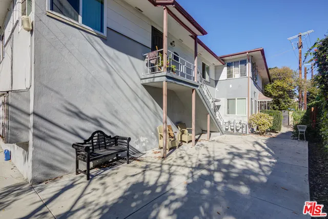 $2,300 | 8976 Cadillac Avenue, Unit 1/2, Los Angeles, CA 90034