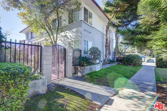 $2,300 | 8976 Cadillac Avenue, Unit 1/2, Los Angeles, CA 90034