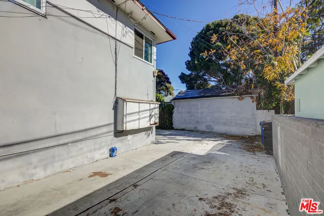 $2,300 | 8976 Cadillac Avenue, Unit 1/2, Los Angeles, CA 90034