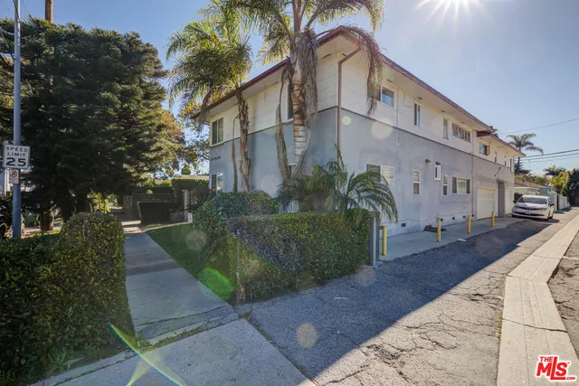 $2,300 | 8976 Cadillac Avenue, Unit 1/2, Los Angeles, CA 90034